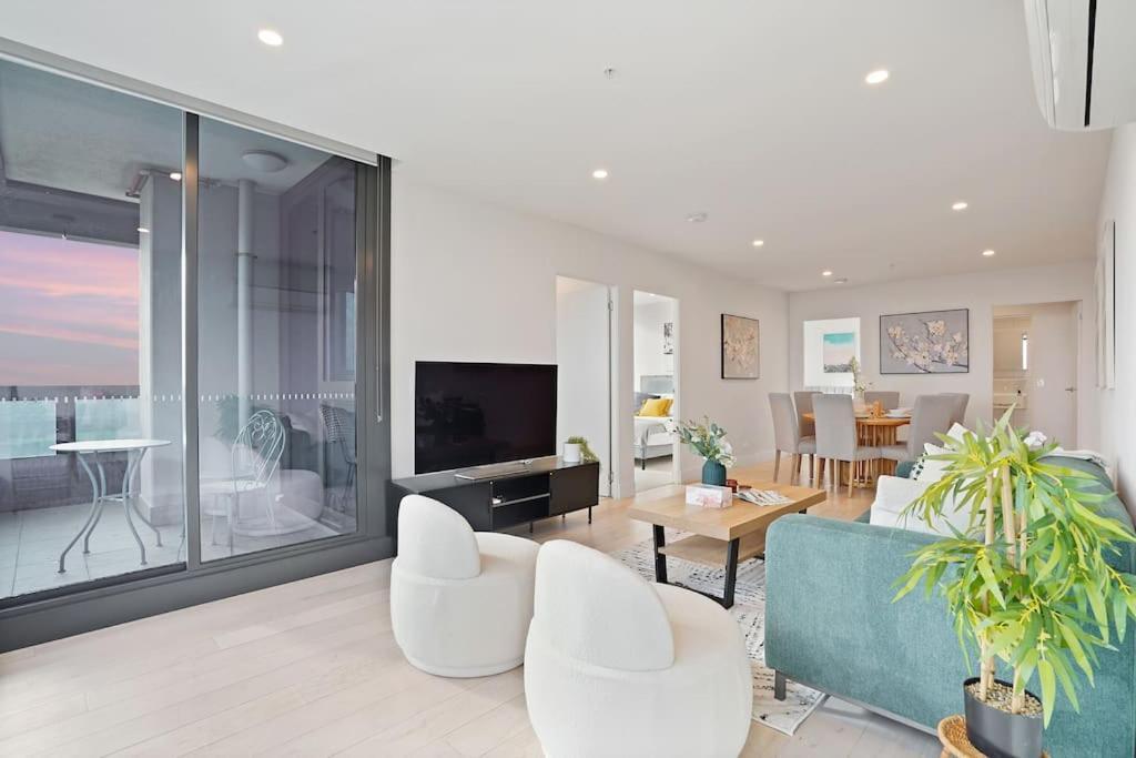 Apartment Lv53 Spanning 200 Degrees With No Obstacle View421 Melbourne